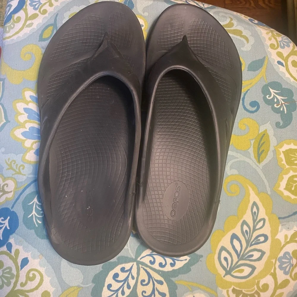 OOFOS Black Recovery Flip Flops Men 13